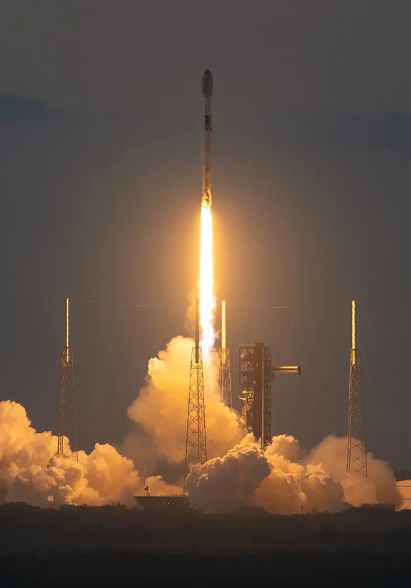 SpaceX 13小时内创纪录3连发！拯救被困宇航员、一箭74星