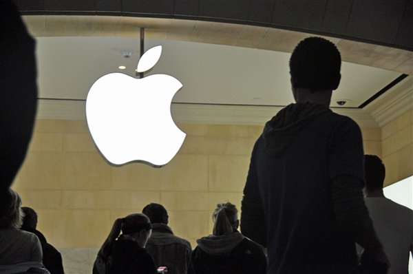 重现iPhone X颠覆性时刻!苹果2027年跳过19命名iPhone 20