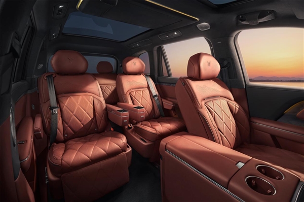 全尺寸旗舰SUV、国产“迈巴赫GLS”！岚图泰山内饰官图公布