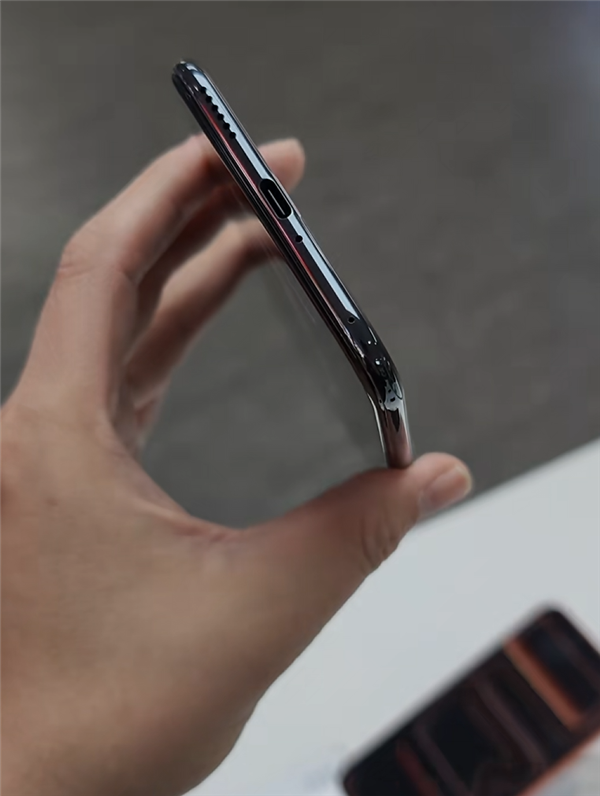 都叫Air!华为Mate 70 Air与iPhone Air真机对比来了