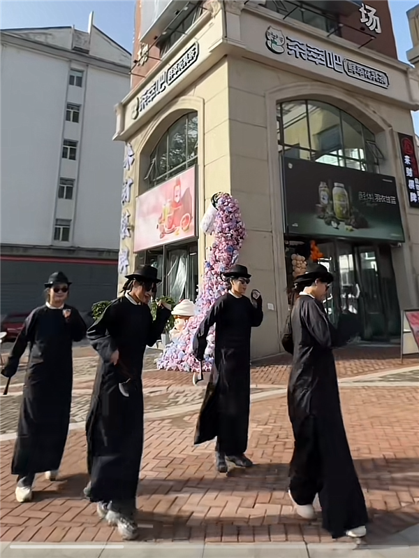 在勇哥直播间看人创业 成了打工人的新乐子