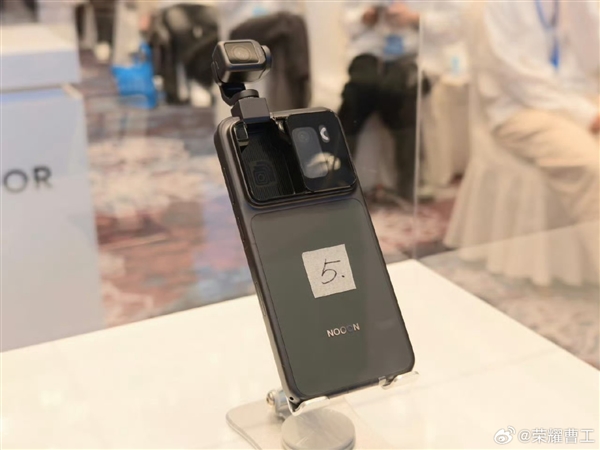 行业首款自带云台的机器人手机！荣耀ROBOT PHONE真机首次亮相