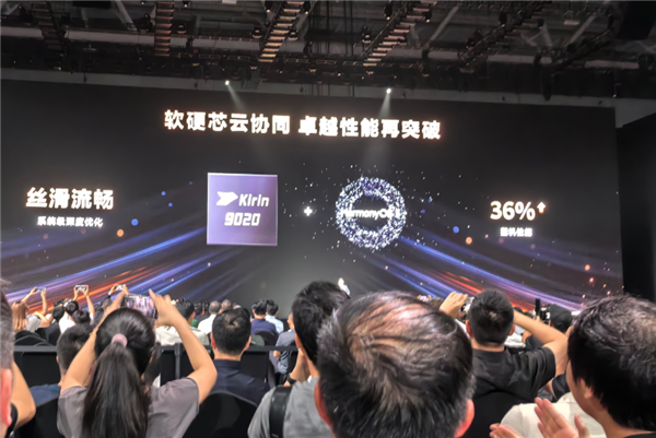 华为Mate 80 Pro包装盒亮相:麒麟9030、麒麟9030 Pro双芯片