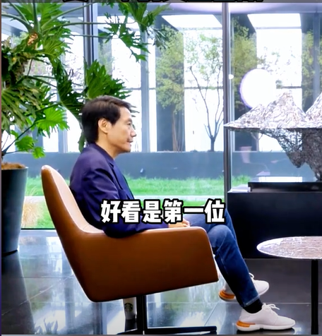 雷军罕见硬刚回应！同日公关负责人被曝调整