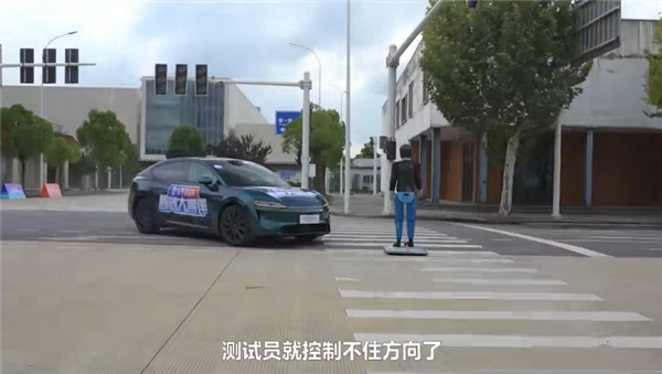 12款车AEB大横评左转遇行人：华为ADS继续封神 智界R7拿下第一