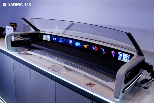 天马发布49.6英寸车载全景沉浸天轩屏:能变弯的中控屏也来了