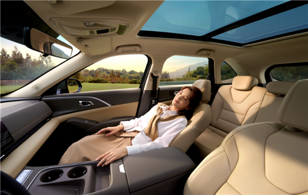 车身加长、配置大增!长城哈弗H6L上市:11.79万起