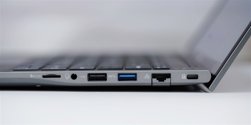 奥睿科Obook超能本评测：外设龙头的跨界作品 设计独特充满品牌特点