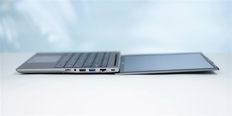 奥睿科Obook超能本评测：外设龙头的跨界作品 设计独特充满品牌特点