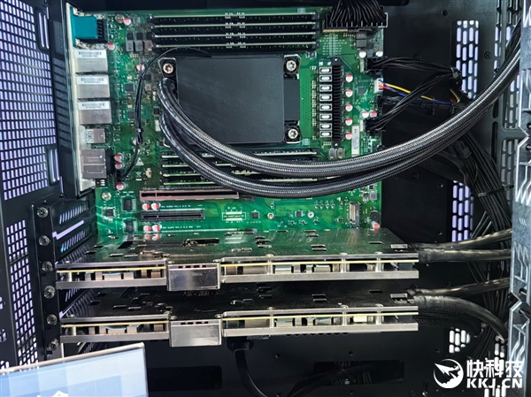 120GB共享显存无人能敌！酷睿Ultra 200H轻松跑1200亿参数MoE大模型