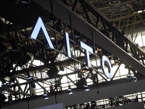 网友建议早点脱离华为!赛力斯总裁康波回应:没有华为就没有今天的问界