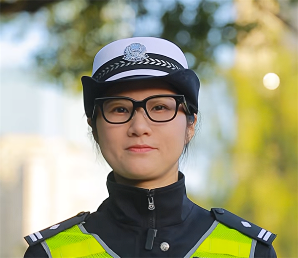 长沙交警配发AI眼镜：一眼看透车辆信息