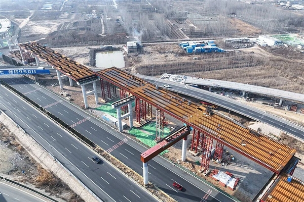 日均可通行15万辆次！全国首个“6改12车道” 高速公路改扩建项目通车