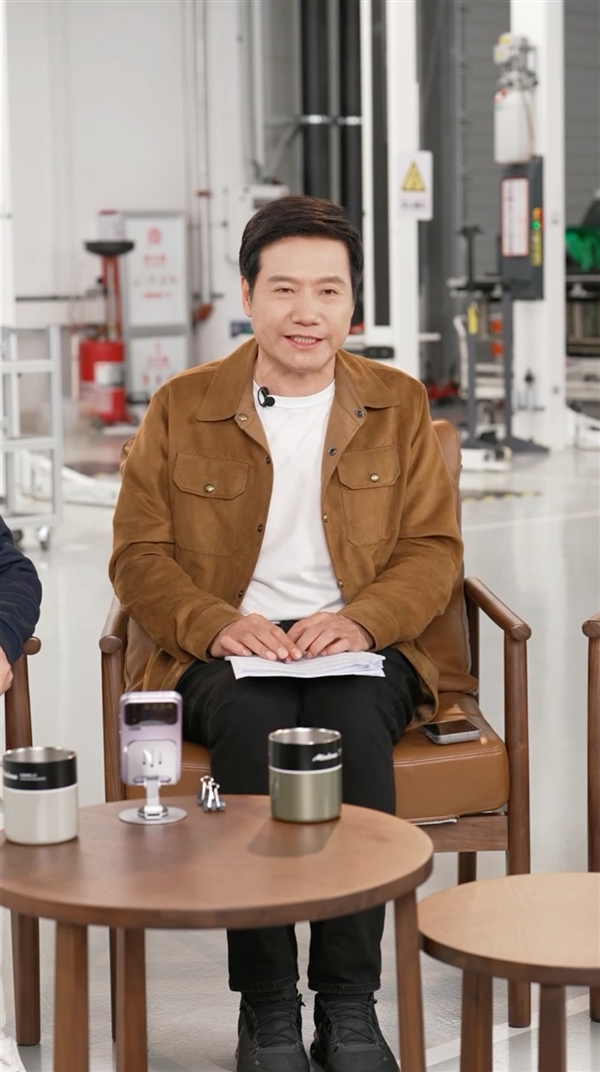 雷军辟谣“小米不让农民卖小米”：我在农村长大 怎么可能不让农民卖小米