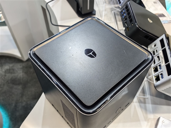 雷神MIX STATION迷你主机亮相：搭载AMD AI Max+ 395处理器