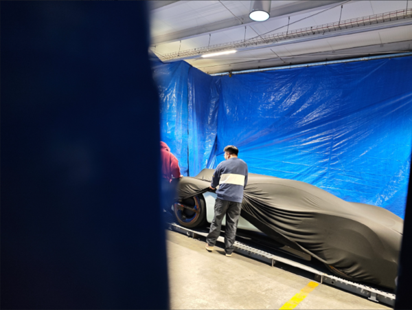 雷军预热：小米汽车惊喜明天见！超级跑车要来了