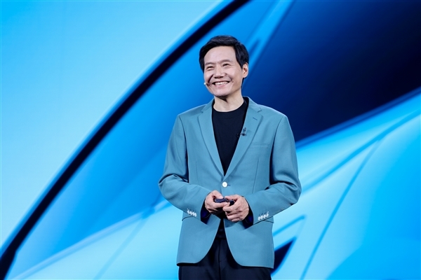 雷军回应小米手机龙虾：要积极拥抱AI时代