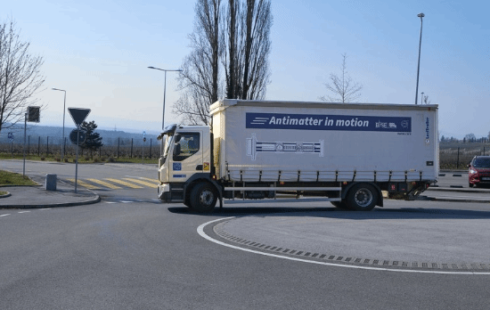 人类历史首次成功运输“反物质”!巨大难题被攻破